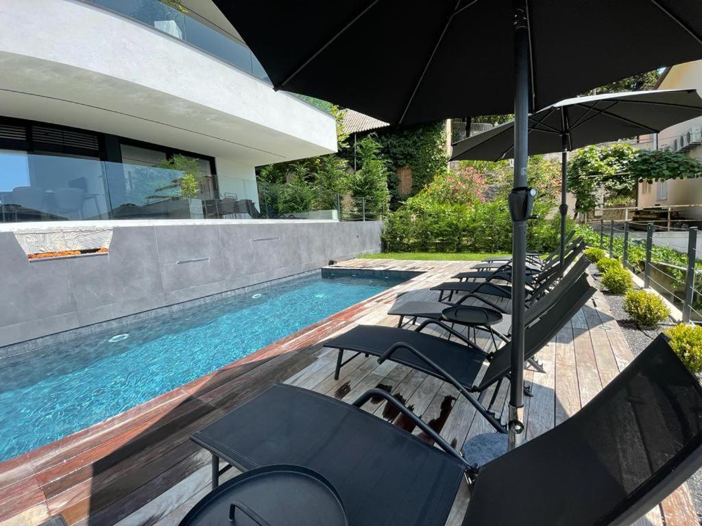 Aparthotel Villa V With Heated Pool Рієка Екстер'єр фото